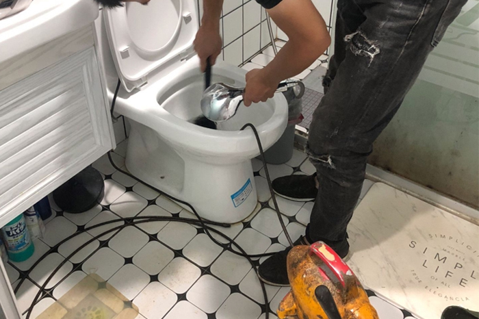 锡山马桶堵塞自己疏通还是找师傅？专业上门服务让你省时更省心